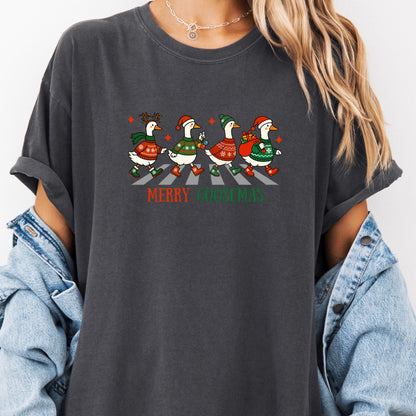Merry Goosemas Christmas T-Shirt: Funny Holiday Farm Animal Tee