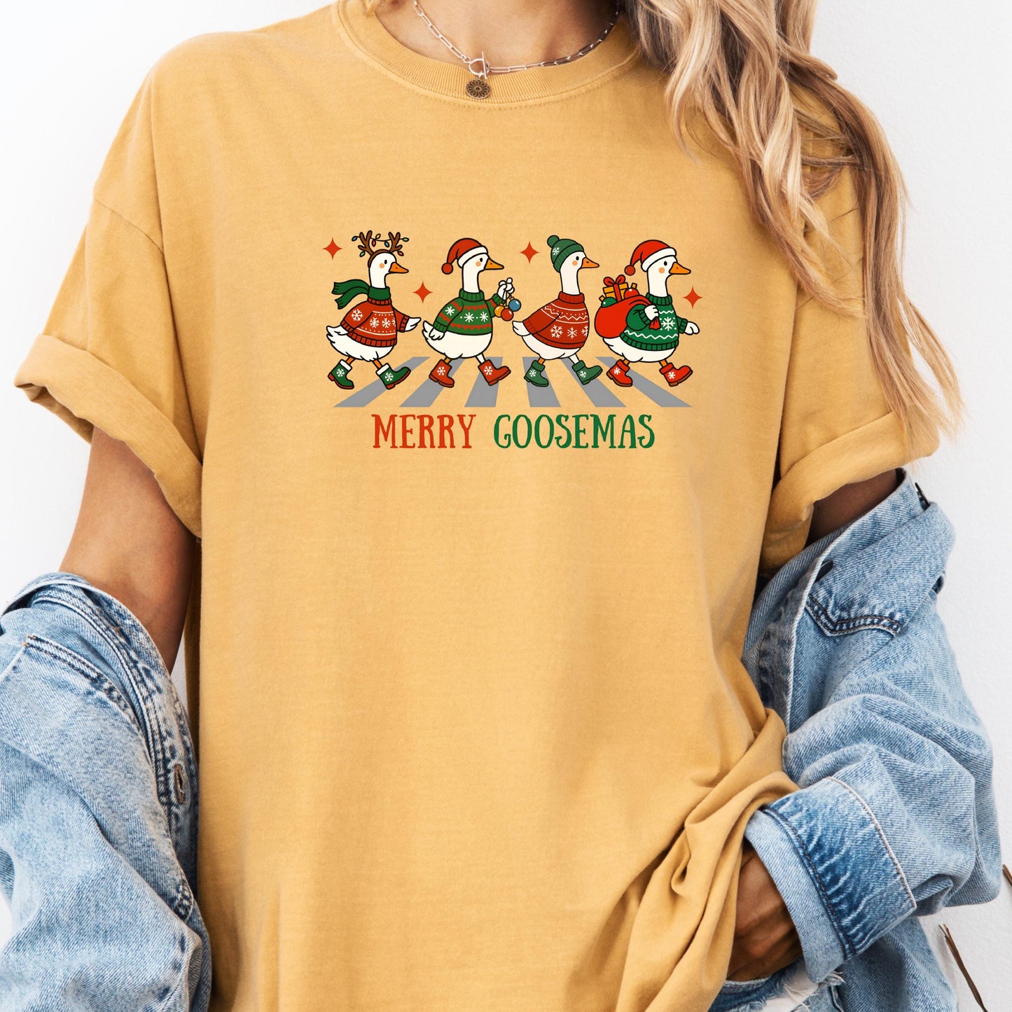 Merry Goosemas Christmas T-Shirt: Funny Holiday Farm Animal Tee