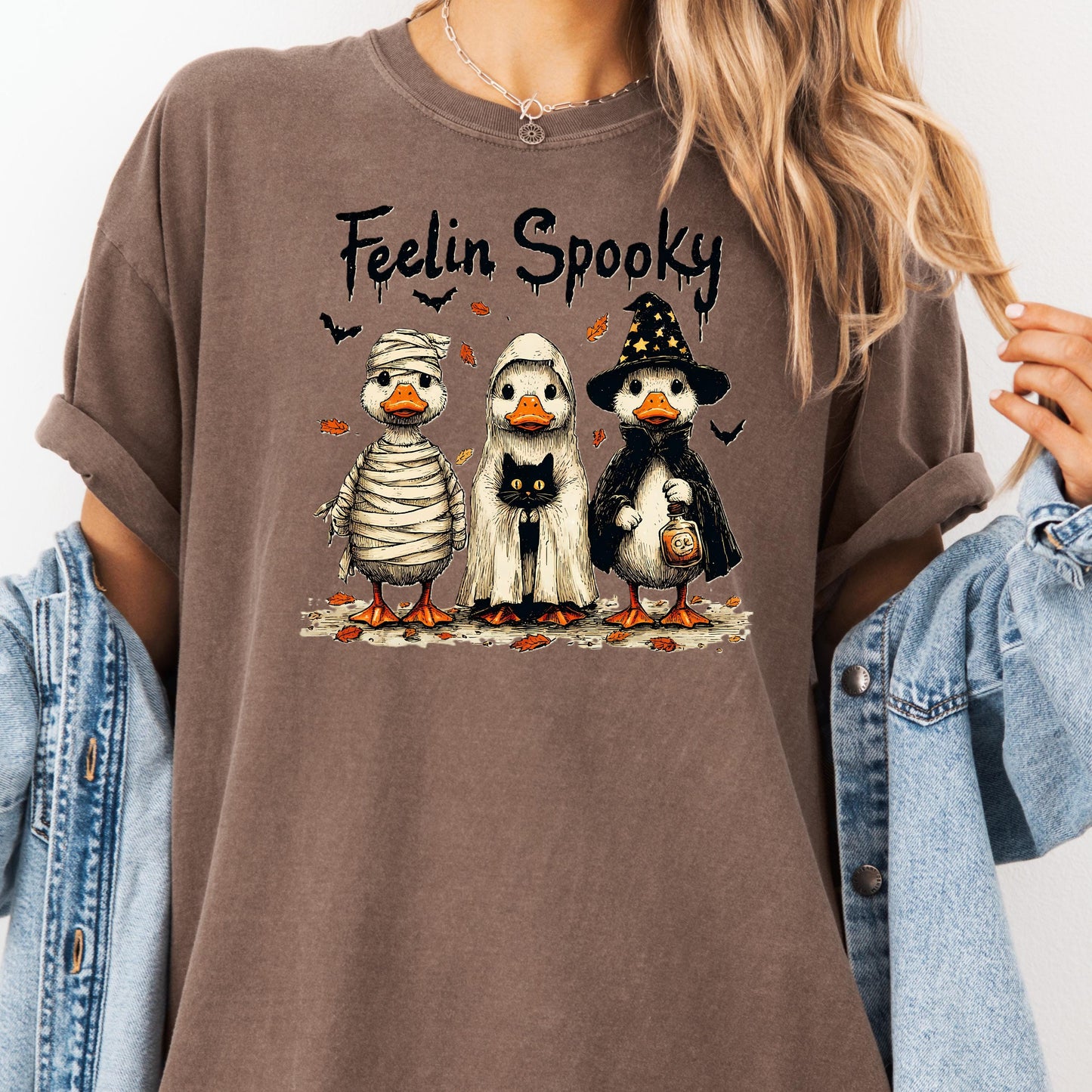 Feelin Spooky Duck Shirt – Funny Halloween Ducks Graphic Tee, Cute Spooky Season T-Shirt for Fall