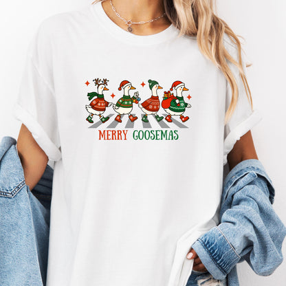 Merry Goosemas Christmas T-Shirt: Funny Holiday Farm Animal Tee