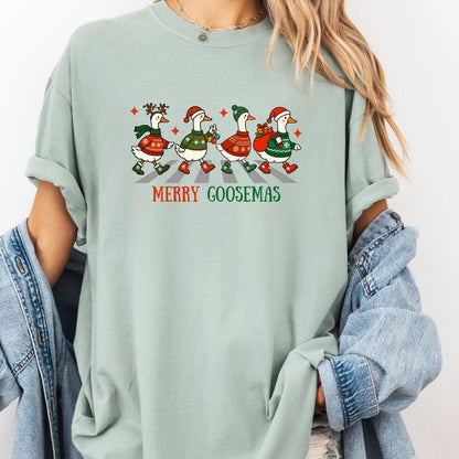 Merry Goosemas Christmas T-Shirt: Funny Holiday Farm Animal Tee