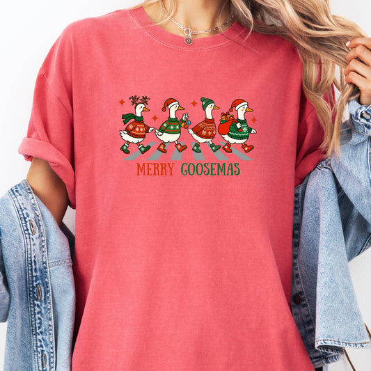 Merry Goosemas Christmas T-Shirt: Funny Holiday Farm Animal Tee